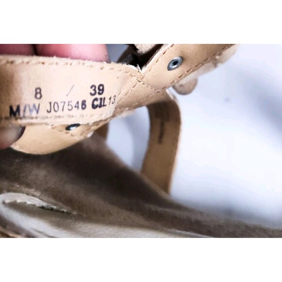 Bolo Born Metallic Gold Leather T-Strap Flowers Womens Size 8 Wedge Heel Sandals - Picture 9 of 10